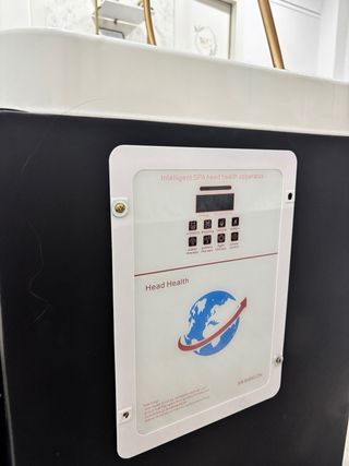 Spa Capilar con cúpula de vapor color negro.