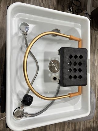 Spa Capilar con cúpula de vapor color negro.