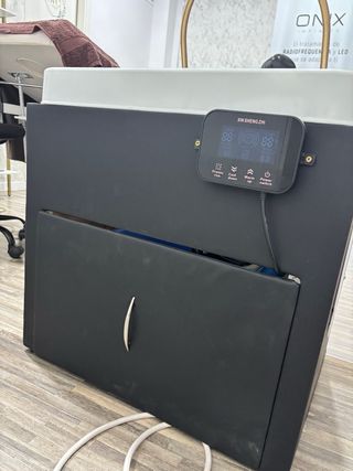 Spa Capilar con cúpula de vapor color negro.