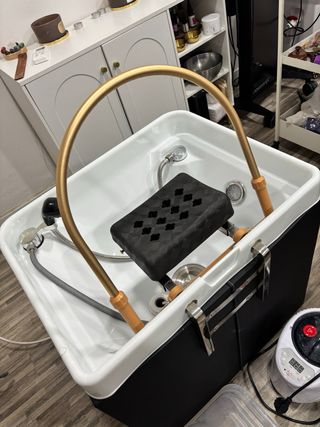 Spa Capilar con cúpula de vapor color negro.