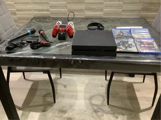 PS4 (PlayStation 4) Negra + Juegos y Micrófonos