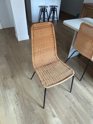 80€ per le 4 sedie in vimini e metallo.