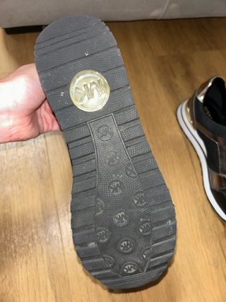 Zapatillas Michael Kors Negras y Doradas