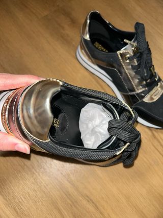 Zapatillas Michael Kors Negras y Doradas