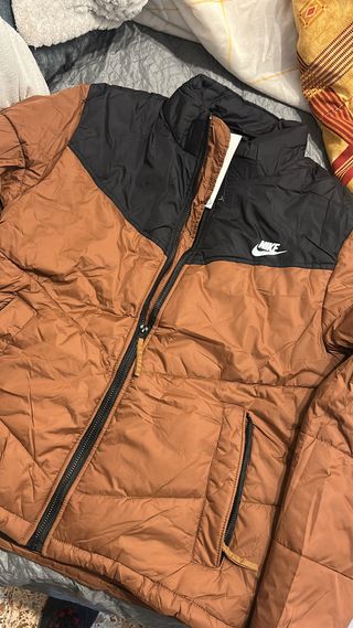 Chaqueta Nike acolchada negra y marrón Talla L