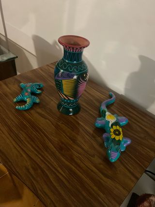 Jarrón y 2 lagartos de porcelana mexicana
