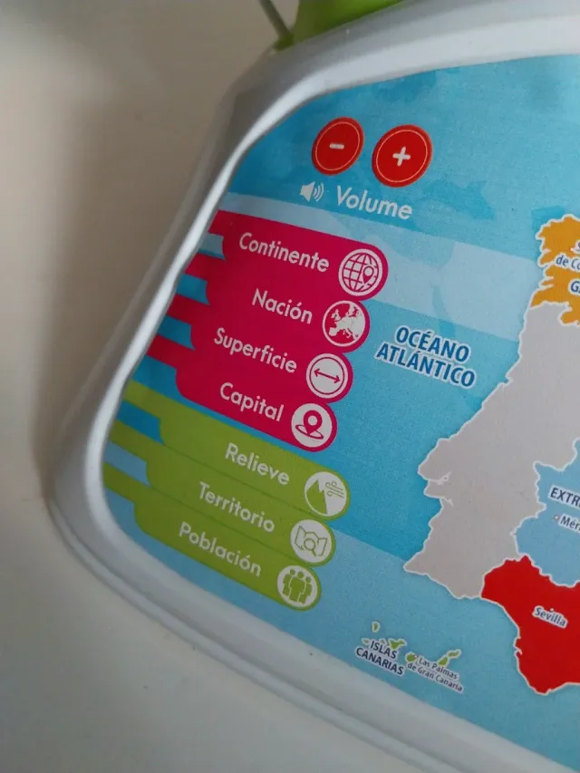 Globo electrónico Clementoni interactivo