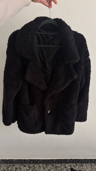 Abrigo piel sintética mujer negro. nuevo sin uso