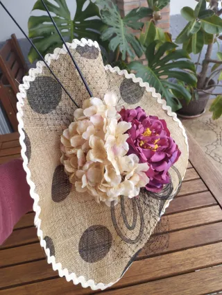 Tocado de fiesta con flores y velo