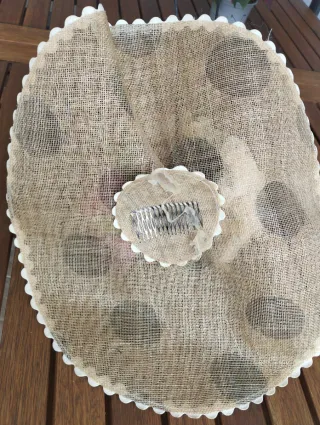 Tocado de fiesta con flores y velo