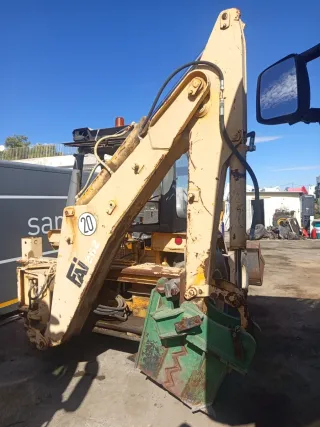 Retroexcavadora FAI 262 pinza para cortar madera