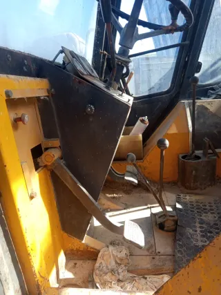 Retroexcavadora FAI 262 pinza para cortar madera