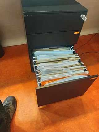 Cajonera de oficina gris/blanca