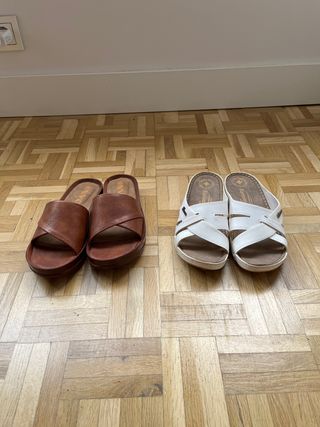 Sandalias Marrones y Blancas