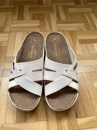Sandalias Marrones y Blancas