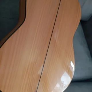 Guitarra Valeriano Bernal modelo prodigio ciprés