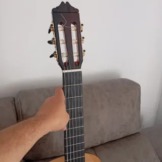 Guitarra Valeriano Bernal modelo prodigio ciprés