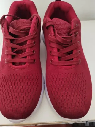 Zapatillas deportivas rojas