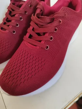 Zapatillas deportivas rojas