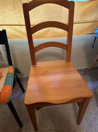 Silla de madera estilo rústico