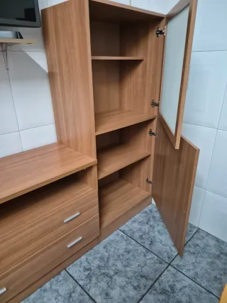 Mueble de comedor madera y cristal