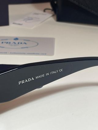 Gafas de sol Prada negras