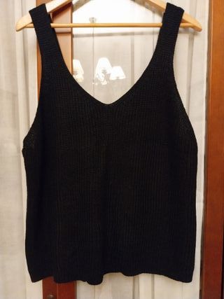 Suéter tirantas color negro