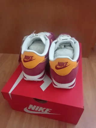 Nike Cortez Morado y Naranja