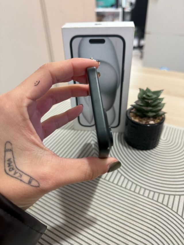 iPhone 15 128gb SEMI NUEVO