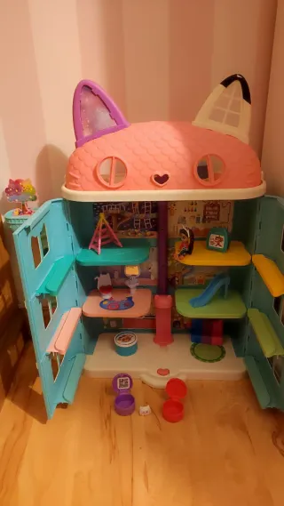 Casa de Juguete Gabby Gato muy cuidada