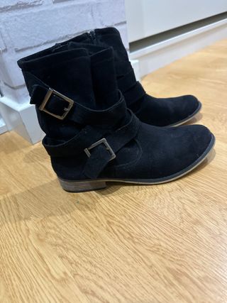 Botines Antelina Hebilla Negro T-39