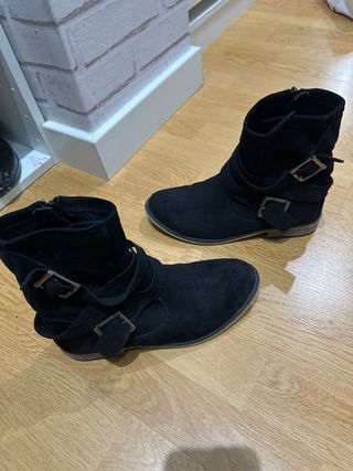 Botines Antelina Hebilla Negro T-39