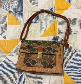 Bolso de corcho con diseño
