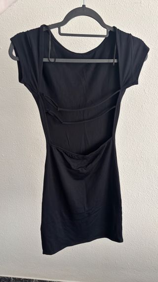 Vestido negro espalda descubierta