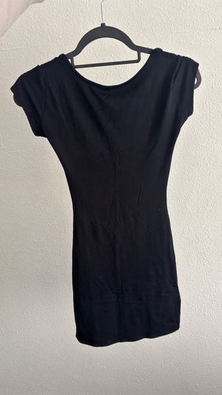 Vestido negro espalda descubierta