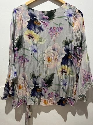 Blusa floral gris multicolor Talla L