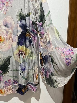 Blusa floral gris multicolor Talla L