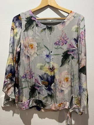 Blusa floral gris multicolor Talla L