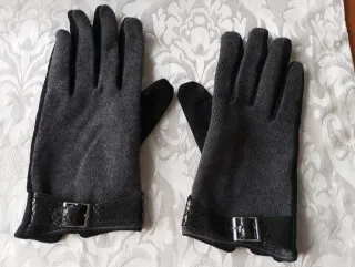 Guantes de mujer texturizados gris y negro