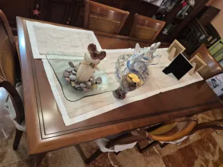 Conjunto comedor mesa, sillas, aparador y vitrina