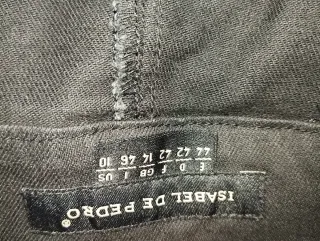 Falda negra con detalles en piel