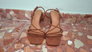 Sandalias marrones de tiras