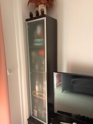 Mueble para TV, Vitrina, Mesa Comedor y sillas