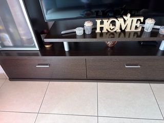 Mueble para TV, Vitrina, Mesa Comedor y sillas