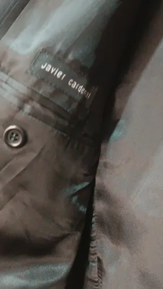 Traje de hombre gris oscuro