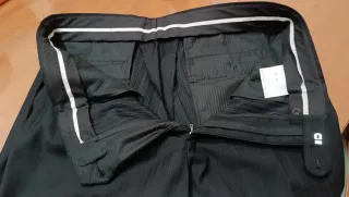 Traje de hombre gris oscuro