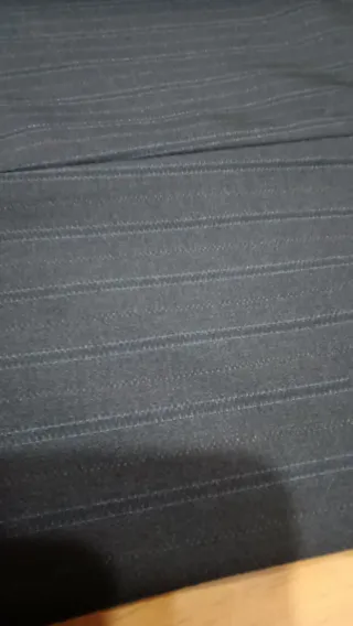 Traje de hombre gris oscuro