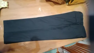 Traje de hombre gris oscuro