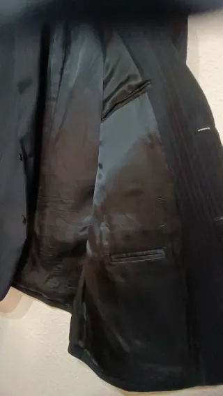 Traje de hombre gris oscuro