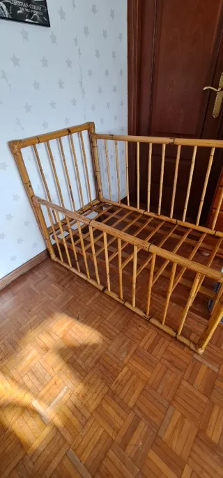 Cuna de bambú natural